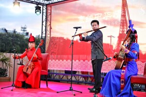 Xinhua Silk Road: el fabricante chino de licores Wuliangye asiste a una gala especial en Francia