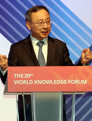 KT Chairman Touts 5G as 'Key to Human Prosperity' at WKF 2019