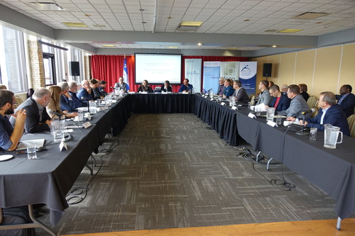 Rencontre de consultation tenue à Gaspé pour l’élaboration du Plan d’électrification et de changements climatiques (Groupe CNW/Cabinet du ministre de l'Environnement et de la Lutte contre les changements climatiques)