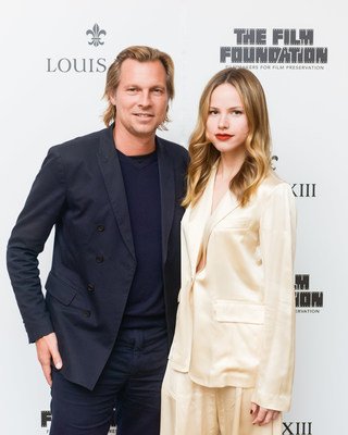 Ludovic du Plessis e Halston Sage no lançamento do "The Broken Butterfly" dirigido em 1919 e restaurado 100 anos depois, em 2019 pela The Film Foundation e pelo conhaque LOUIS XIII (PRNewsfoto/LOUIS XIII Cognac)