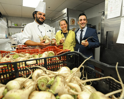 Jonathan Rassi, professeur  l'ITHQ; Alice Mth, enseignante  l'Institut national d'agriculture biologique du Cgep de Victoriaville; Jonathan Lapierre-Rhayem, chef excutif du Restaurant de l'ITHQ (Groupe CNW/Institut de tourisme et d'htellerie du Qubec)