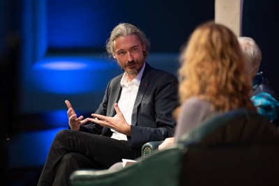 Thomas Hbl discussing collective trauma at the Science and Non-Duality Conference in 2018 (PRNewsfoto/Inner Science LLC)