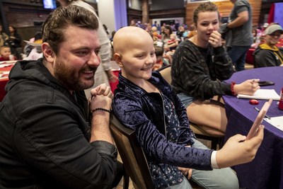 Multi-platinum country music entertainer Chris Young visits with St. Jude patients at Apple Music Curator launch.