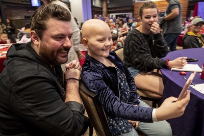 Multi-platinum country music entertainer Chris Young visits with St. Jude patients at Apple Music Curator launch. Multi-platinum country music entertainer Chris Young visits with St. Jude patients at Apple Music Curator launch.