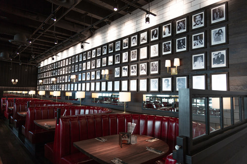 Pictured: The celebrity photo wall at Browns Socialhouse QE Theare (CNW Group/Browns Social House Ltd.)