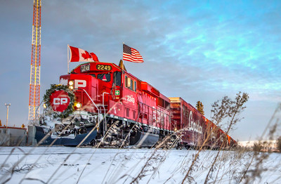 The 2017 CP Holiday Train makes its way west through the prairies. (CNW Group/Canadian Pacific)