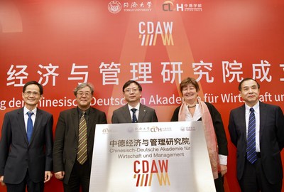 School of Economics and Management, Tongji University dean Li Yuan (first from right) and Chinesisch-Deutsches Hochschulkolleg party committee secretary and deputy dean Wu Zhihong (first from left) attended the opening ceremony for Chinesisch-Deutsche Akademie fr Wirtschaft und Management, witnessed by Tongji University party committee secretary Fang Shouen (middle), vice president Wu Zhiqiang (second from left) and Deutscher Akademischer Austausch Dienst (DAAD) secretary general Dr. Dorothea Ruland.