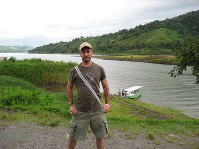 Fotografía de Michael Dixon en Costa Rica antes de su desaparición. (PRNewsfoto/David Dixon)