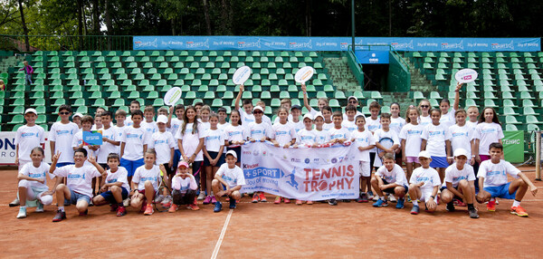 The young tennis players of the Kinder+Sport Tennis Trophy
