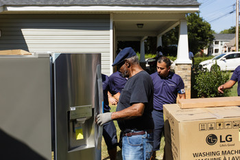 Commemorating “ENERGY STAR® Day” 2019, LG Electronics USA partnered with Lowe’s and Rebuilding Together to help four local families in Charlotte, N.C., “save today, save tomorrow and save for good” with energy efficiency upgrades using ENERGY STAR certified LG refrigerators, clothes washers and dryers.