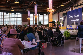 Hundreds of women entrepreneurs gathered in Toronto today for the She’s Next, Empowered by Visa workshop, an event offering inspiration and support for Canadian women-led SMBs. (CNW Group/Visa Canada)