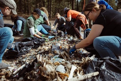 REI employees participate in trail clean up in Bend, Oregon. Courtesy of REI.
