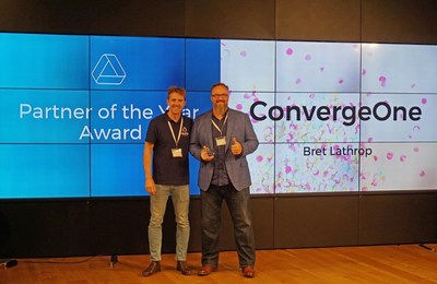 Aura Alliance’s Jack Condron presents ConvergeOne’s Bret Lathrop with the Partner of the Year Award