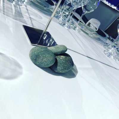 Three rocks were placed on each table, representing the three Roca brothers from El Celler de Can Roca.