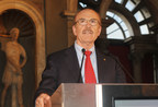 El ganador del Premio Nobel, Louis Ignarro, en el comité científico de la "Fondazione Internazionale Menarini"