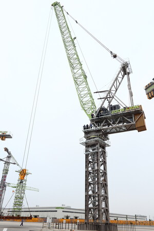 Modelo LH3350-120 de Zoomlion bate récord mundial como la grúa torre de pluma abatible y ascenso interno más grande del mundo