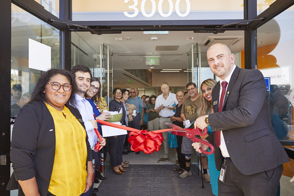 Onewest Bank Unveils New Branch Design At West Los Angeles Grand