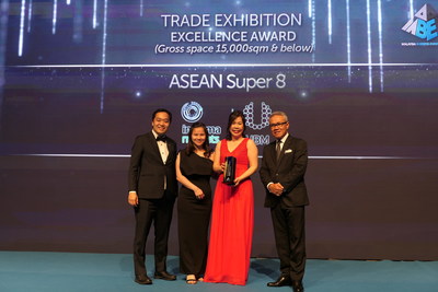 ASEAN Super 8 Deputy Event Director Ms Alice Lem receiving Outstanding Trade Exhibition Excellence Award (Gross space 15,000sqm & below) that being awarded to ASEAN Super 8 (The Leading Event for the Built Environment) during Malaysia Business Events Awards 2019 from MATRADE CEO YBhg. Dato' Wan Latiff Wan Musa accompanied by MACEOS Vice President - Exhibition Mr Kenneth Fong.