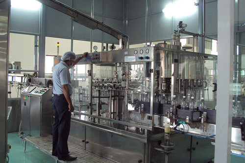 Image of the bottling line at S.M. Jaleel & Company's Facilities