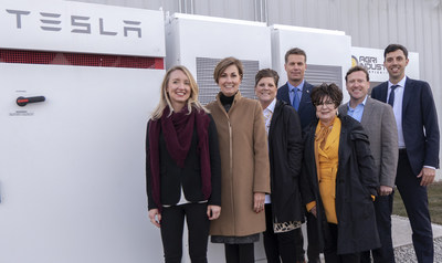 Inaugurating Iowa's first Tesla Powerpack project with state officials. Left to right: Amy Van Beek, CMO, Ideal Energy Inc., Kim Reynolds, Governor of Iowa, Lori Schaefer-Weaton, President, Agri-Industrial Plastics, Troy Van Beek, CEO, Ideal Energy Inc., Debi Durham, Director, Iowa Economic Development Authority, Brian Sellinger, Team Leader, Iowa Energy Office, Joshua Laraby, Executive Director, Fairfield Economic Development Association.