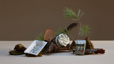 Fashion Meets Flower with Holt Renfrew x Tokyo Smoke Holiday Collaboration (CNW Group/Canopy Growth Corporation) Fashion Meets Flower with Holt Renfrew x Tokyo Smoke Holiday Collaboration (CNW Group/Canopy Growth Corporation)