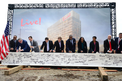 Stadium Casino RE LLC, an affiliate of The Cordish Companies,  marked a significant milestone in the construction of the new LIVE! CASINO & HOTEL PHILADELPHIA with a traditional “Topping-Off” ceremony. Opening in 2020, the 1.5-million-square-foot facility will feature 2,200 slots and electronic table games, more than 150 live action table games, a Sportsbook, an upscale, 200+ room boutique hotel, nationally-recognized restaurants and live entertainment venues.