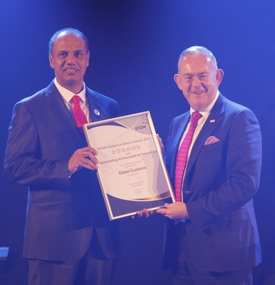 H.E. Ahmed Mahboob Musabih receiving the award