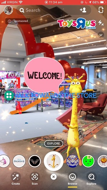 Geoffrey the Giraffe welcoming Snapchatters into the Toy"R"Us augmented reality store on Snapchat (CNW Group/Toys "R" Us (Canada) Ltd.)