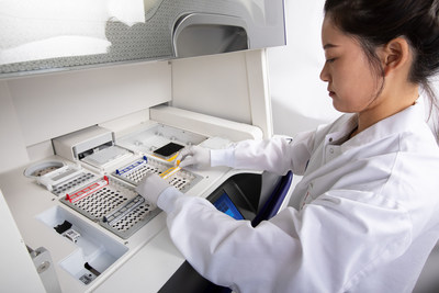 Thermo Ion Torrent Genexus Sequencer  instrument. On location. 20190730_11105_Thermo_Ion_Torrent_Genexus.CR2