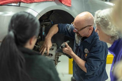 ASE-Certified Master Technician, Mike Reynolds, reviews the brake system with clinic participants.