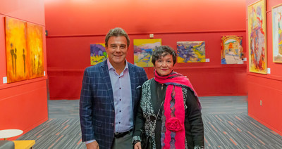 Robert Mercure, CEO of the Palais des congrs de Montral, and Mireille Forget, Founding President of the CAPSQ painters and sculptors network, at the November 6 vernissage of the exhibition, along with the artists. (CNW Group/Palais des congrs de Montral)