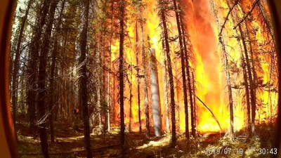 Forest Fire Approaching an RS Pole (stage 1 of 3) (CNW Group/RS Technologies Inc.)