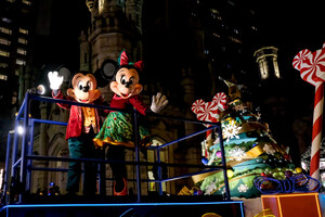 Chicago Prepares To Light One Million Lights At The BMO Harris Bank Magnificent Mile Lights Festival®