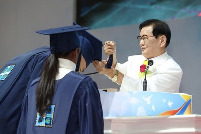 100 000 Students Participate In World S Largest Theology School Graduation