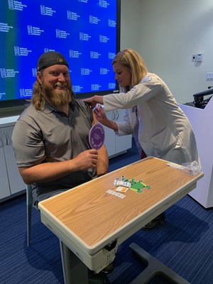 Nick Mangold, a 7-time All-Pro center for the New York Jets, #FightFlu Ambassador for the National Foundation for Infectious Diseases (NFID), and the father of four young children, rolled up his sleeve for his annual flu vaccine at the Hospital for Special Surgery in New York City. Nick and NFID encourage all football fans to get vaccinated to protect themselves and those around them from flu. The Centers for Disease Control and Prevention (CDC) recommends that everyone age 6 months and older get vaccinated against flu each year. Nick Mangold, a 7-time All-Pro center for the New York Jets, #FightFlu Ambassador for the National Foundation for Infectious Diseases (NFID), and the father of four young children, rolled up his sleeve for his annual flu vaccine at the Hospital for Special Surgery in New York City. Nick and NFID encourage all football fans to get vaccinated to protect themselves and those around them from flu. The Centers for Disease Control and Prevention (CDC) recommends that everyone age 6 months and older get vaccinated against flu each year.