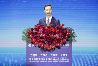 Wen Guohui, mayor of Guangzhou City, delivers a speech at the summit, Nov. 12. (PRNewsfoto/Xinhua Silk Road Information Se)