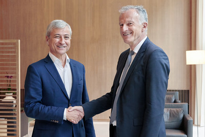Jean-Philippe Courtois, EVP and president, Microsoft Global Sales, Marketing & Operations (left) and Christof Mascher, COO and member of the Board of Management of Allianz SE (right)