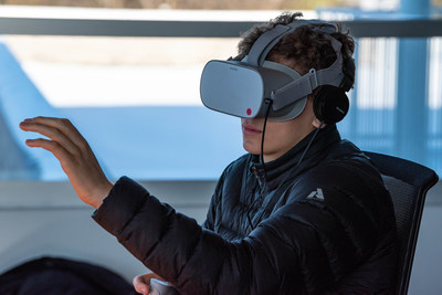 A student experiences virtual reality using Oculus headset.
Photo: Tanya Kirnishni/ Canadian Geographic (CNW Group/Royal Canadian Geographical Society)