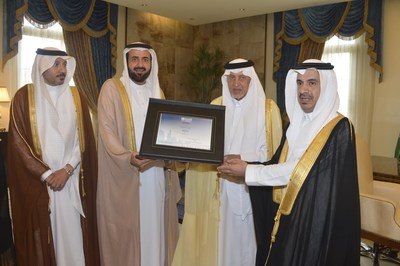 Healthy cities award: Dr. Hani Jokhdar, Deputy Minister for Public Health, receiving the 