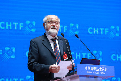 Erwin Neher, ganador del Premio Nobel en Fisiología o Medicina, habló en el foro sobre los misterios del cerebro humano (PRNewsfoto/China Hi-Tech Fair Organizing C)