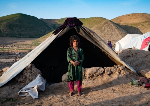 A young girl stands in front of her makeshift home in a camp for internally displaced people in Afghanistan. (CNW Group/World Vision Canada)