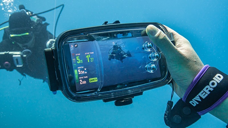 A Smart Diving Companion For Your Underwater Adventures Capture The Ocean S Beauty And Mysteries With Diveroid A New Affordable Compact Dive Solution That Works With Your Smartphone