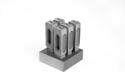 For increased automation in post-processing, these spinal cages in LaserForm Ti Gr23 (A) were produced using System 3R Tooling. This is possible due to the collaboration between 3D Systems and GF Machining Solutions to create a full production workflow - integrating metal additive and traditional technologies and innovative software solutions for optimized cost per part.