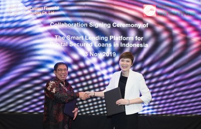 L-R: Kurniawan Udjaja, Director of Sinar Mas Multiartha, and Tan Bin Ru, CEO of OneConnect Financial Technology, signed the agreement to build one of Indonesia’s first multi-finance platforms to give Indonesians easy access to loans to finance their purchase of motorcycles and cars as transport necessities.
