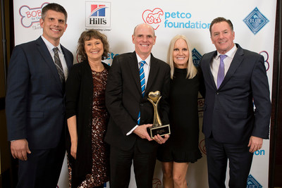 Petco Chief Stores Office Justin Tichy and Petco Foundation President Susanne Kogut present the Love Amplified Award to Crown Media CEO Bill Abbott joined by Hallmark EVP of Programming, Michelle Vicary and Randy Pope, SVP of Programming.