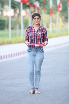 Chandigarh University student Laita Thakur with the innovative Queen-Belt developed by the university students for the safety of women
