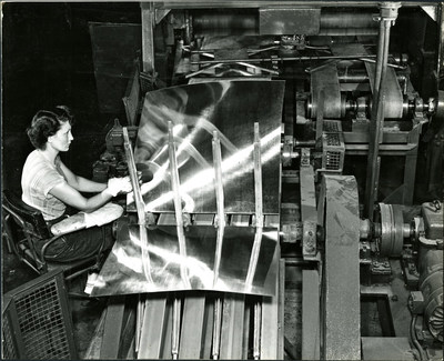 Tin plate inspection, Fairfield Tin Mill, Fairfield, Alabama. Photo: Baker Library Special Collections.