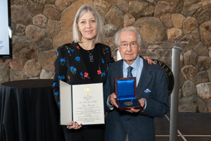 Warren Winiarski Receives James Smithson Bicentennial Medal