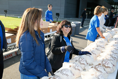 Hyundai Motor America employees and family volunteers