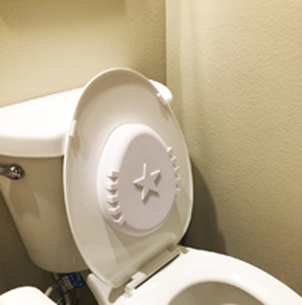 Throne Daddy marshmallow-soft backrest turns the toilet into a comfortable chair